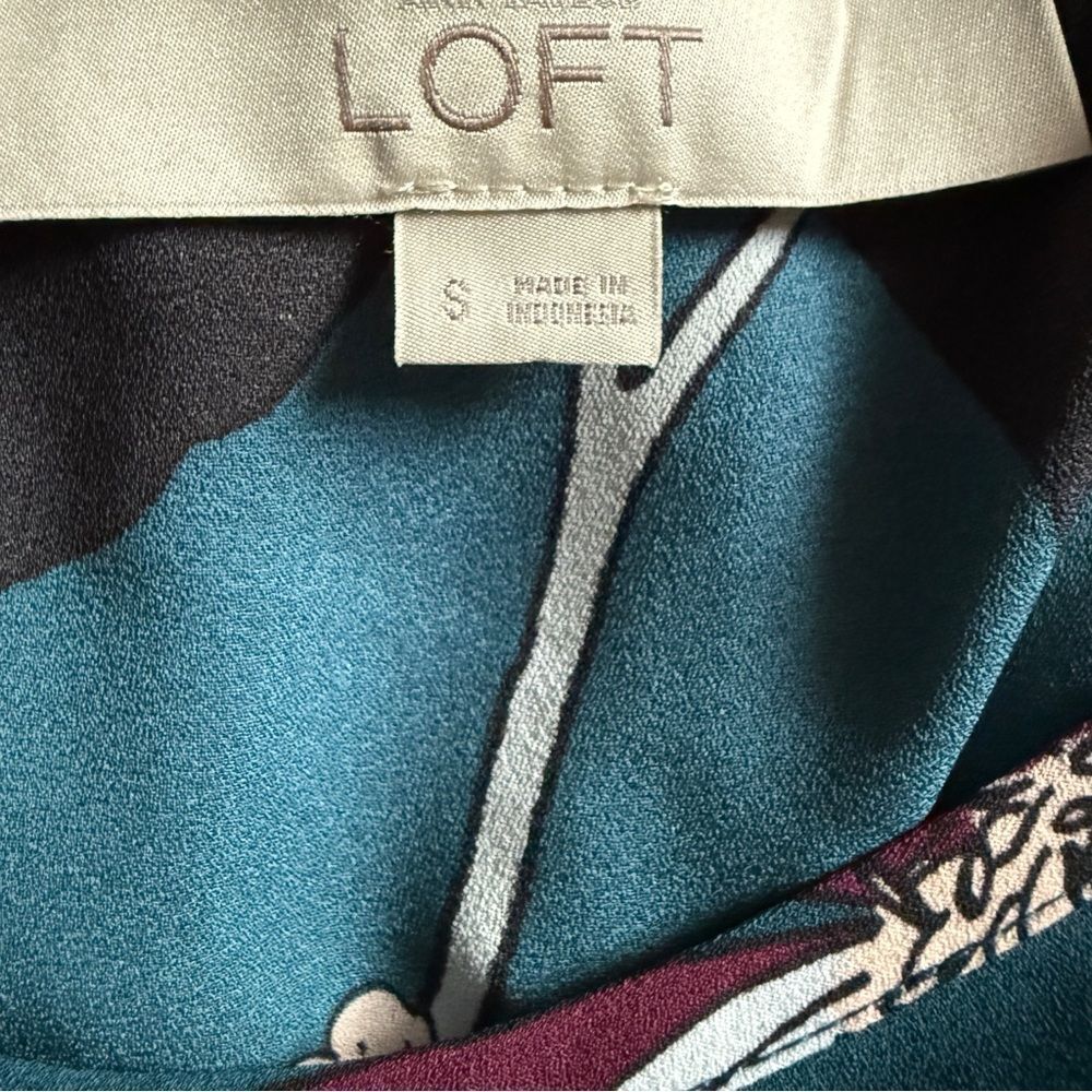 LOFT floral roll tab blouse - Picture 2 of 6